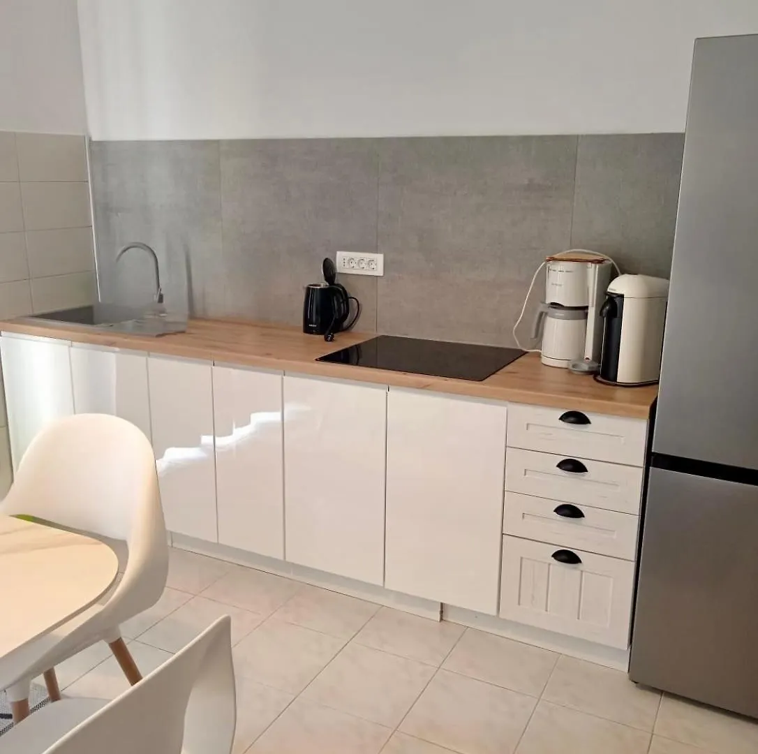 شقة Apartmani Jakovinovic Ražanac